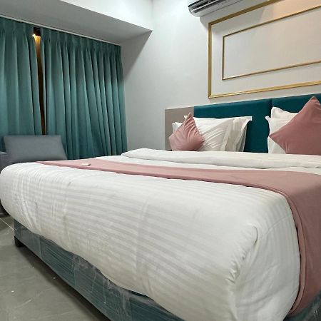 سورات Hotel The Vital المظهر الخارجي الصورة