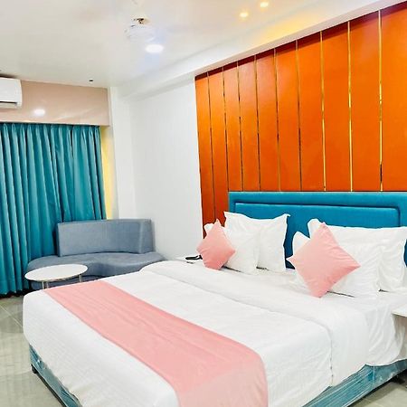 سورات Hotel The Vital المظهر الخارجي الصورة