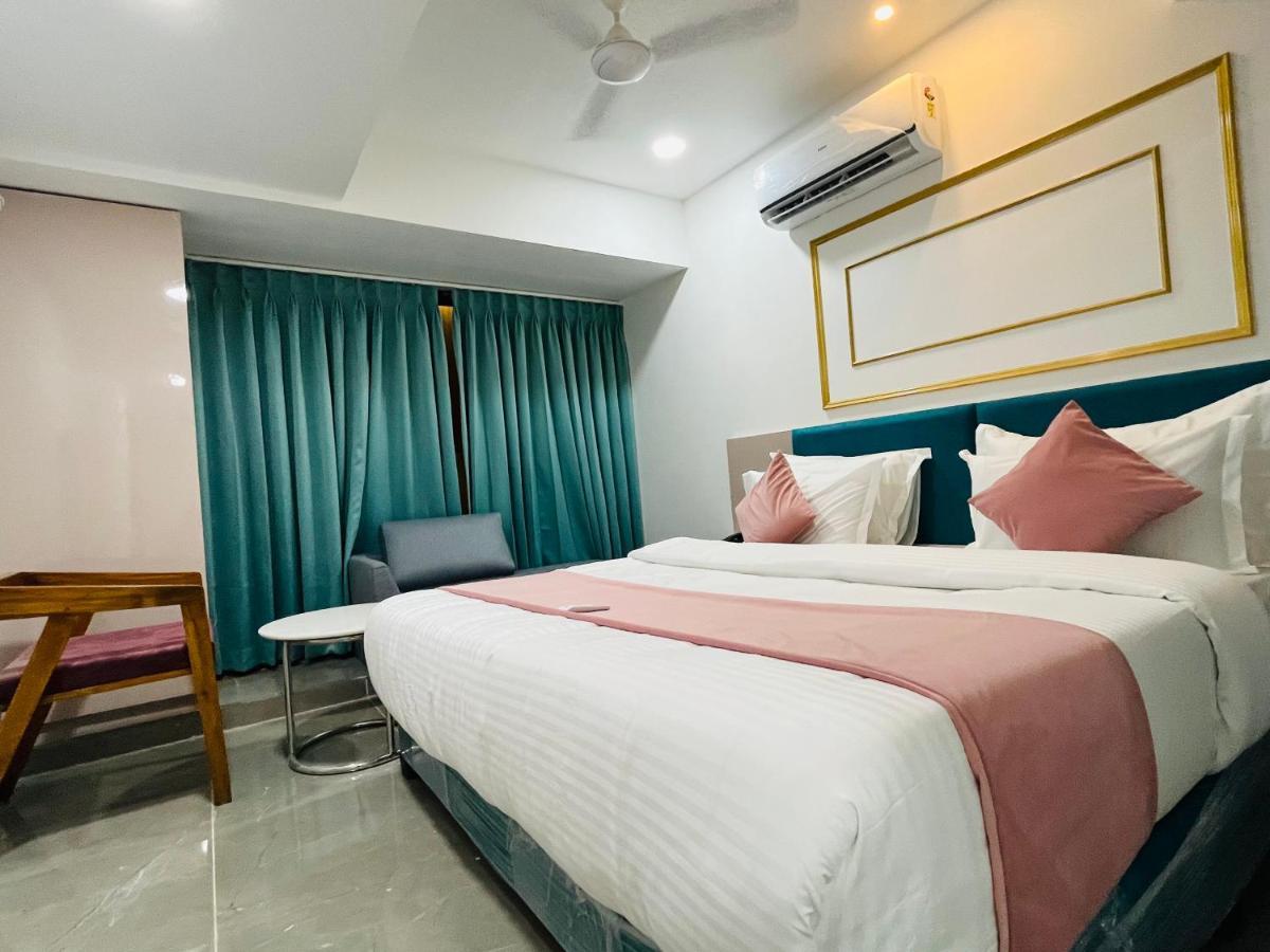 سورات Hotel The Vital المظهر الخارجي الصورة