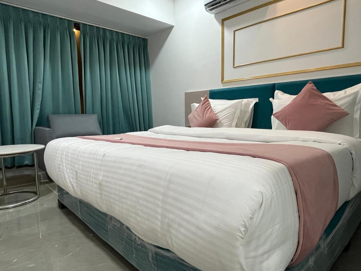 سورات Hotel The Vital المظهر الخارجي الصورة