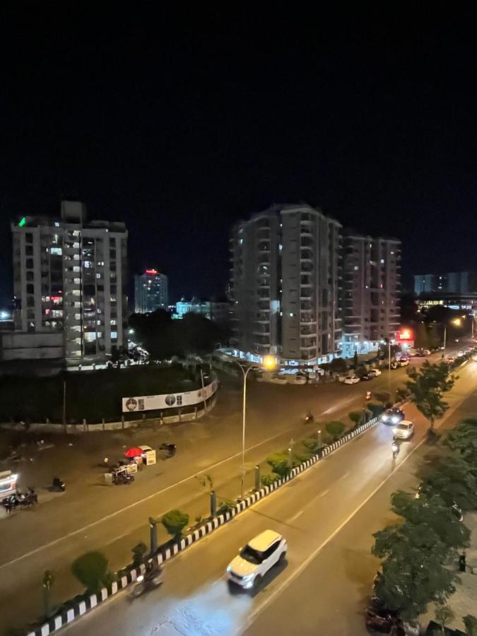 سورات Hotel The Vital المظهر الخارجي الصورة