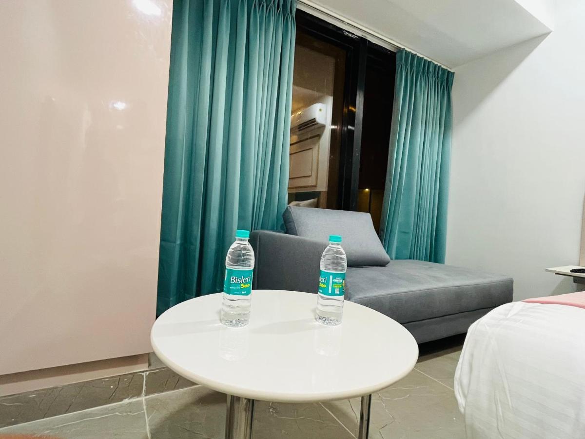 سورات Hotel The Vital المظهر الخارجي الصورة