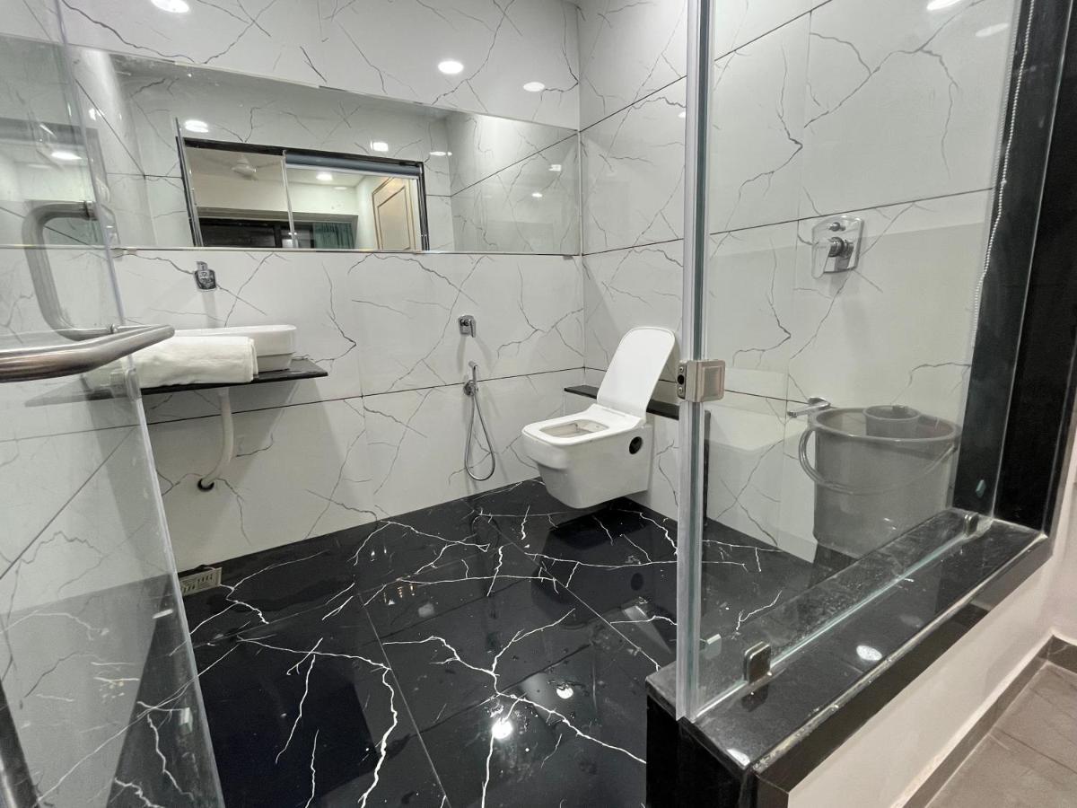 سورات Hotel The Vital المظهر الخارجي الصورة