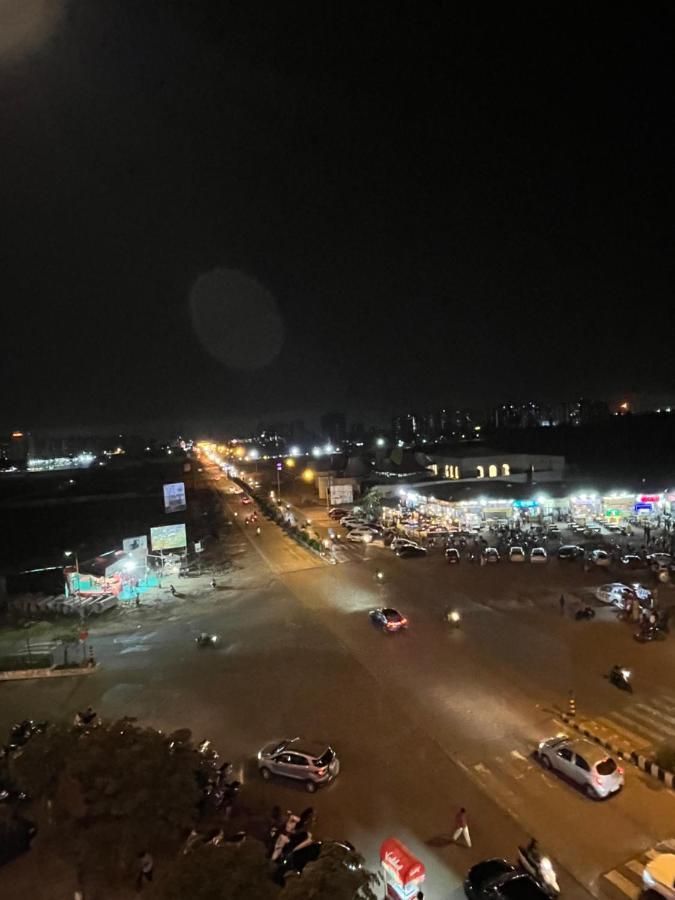 سورات Hotel The Vital المظهر الخارجي الصورة