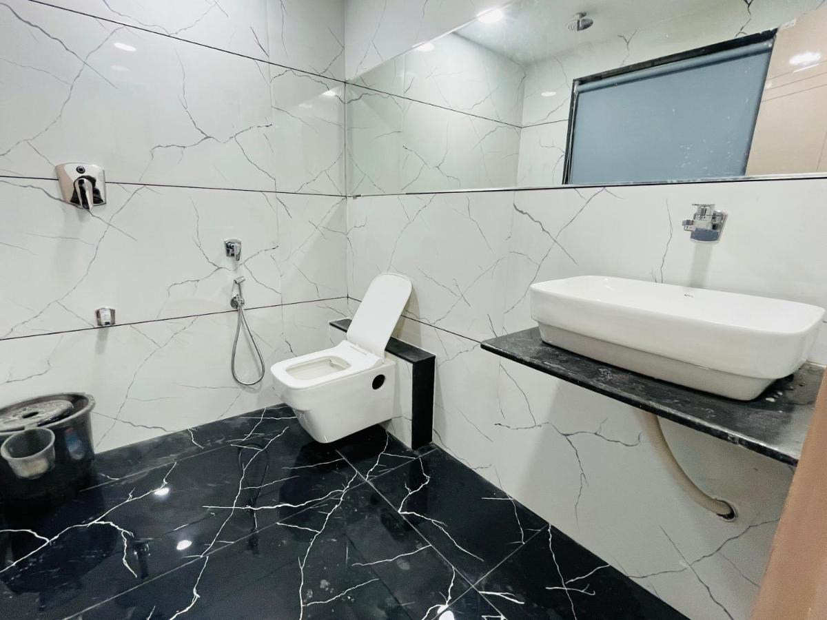 سورات Hotel The Vital المظهر الخارجي الصورة