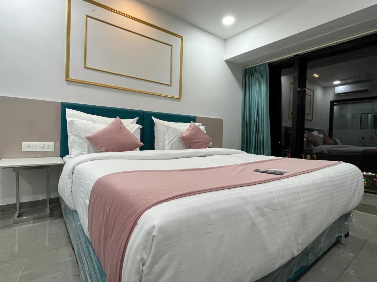سورات Hotel The Vital المظهر الخارجي الصورة