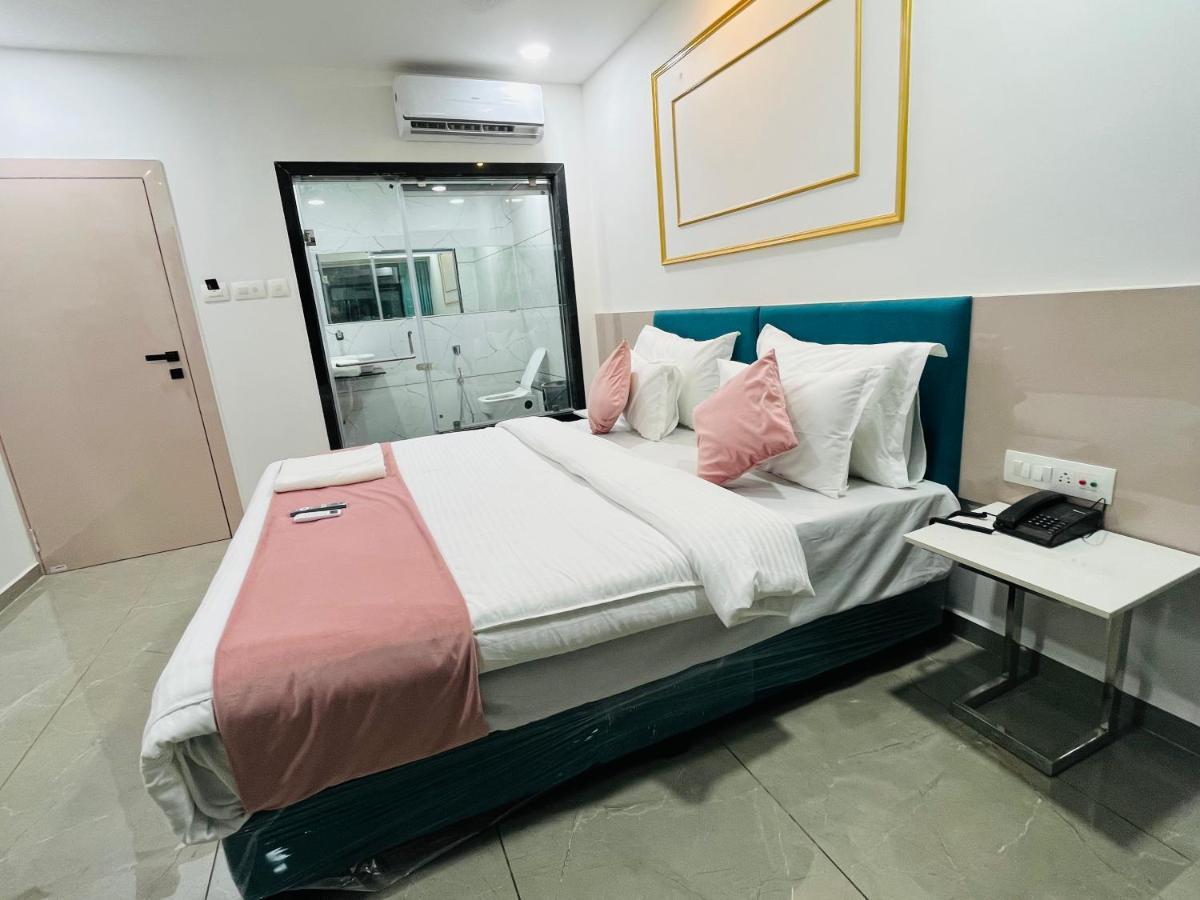 سورات Hotel The Vital المظهر الخارجي الصورة