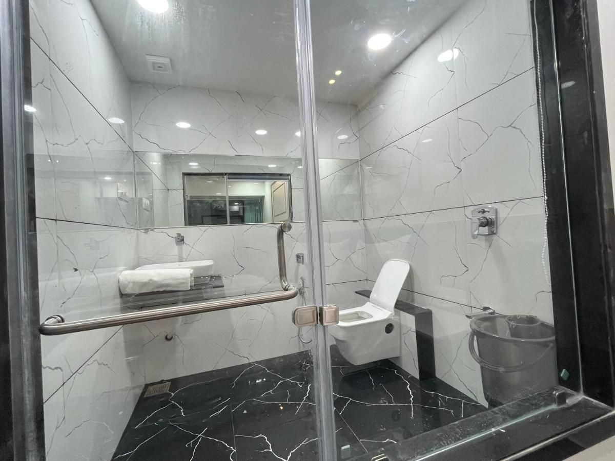 سورات Hotel The Vital المظهر الخارجي الصورة