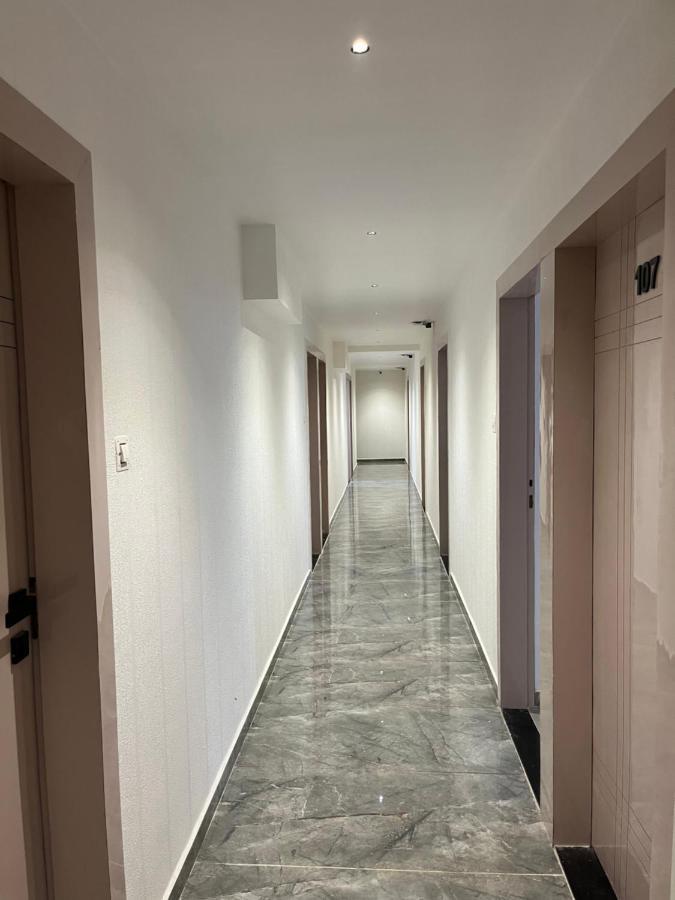 سورات Hotel The Vital المظهر الخارجي الصورة