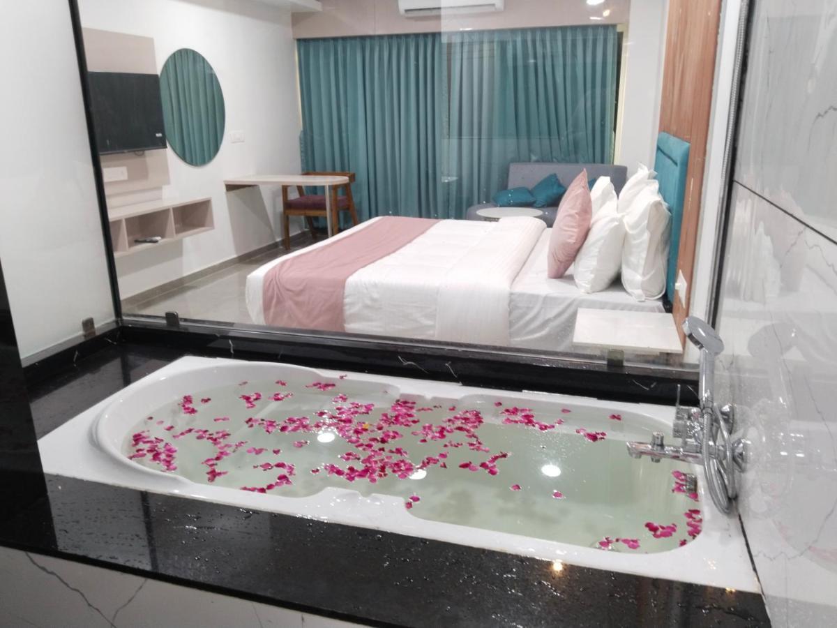 سورات Hotel The Vital المظهر الخارجي الصورة