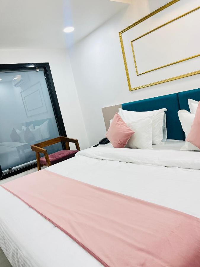 سورات Hotel The Vital المظهر الخارجي الصورة
