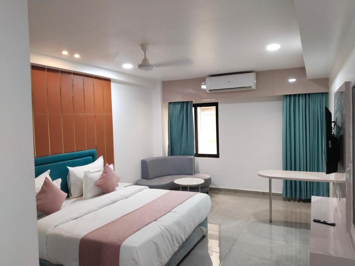 سورات Hotel The Vital المظهر الخارجي الصورة