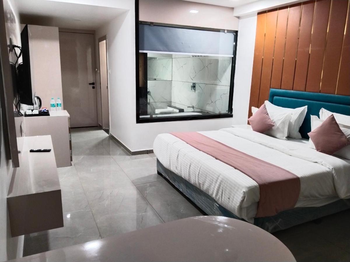 سورات Hotel The Vital المظهر الخارجي الصورة